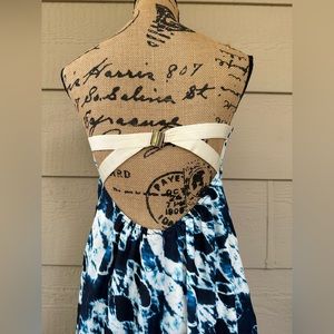 I’m selling this beautiful lovers y friends strapless dress color white and blue